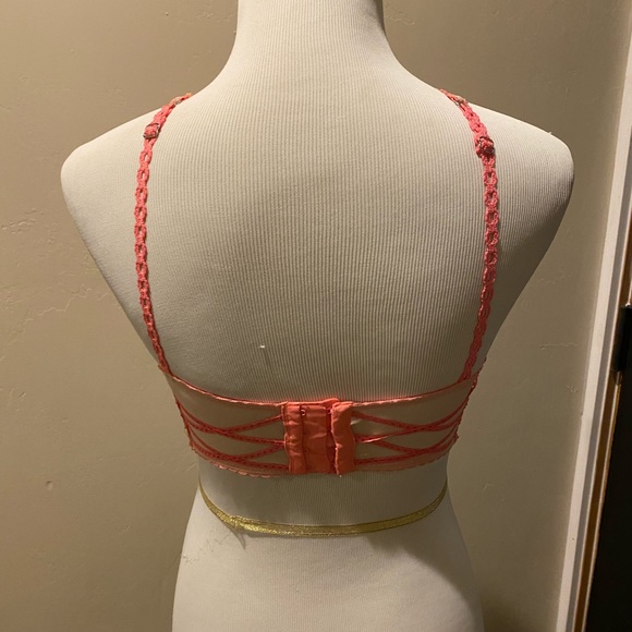 Victoria Secret 34C - Picture 2 of 6